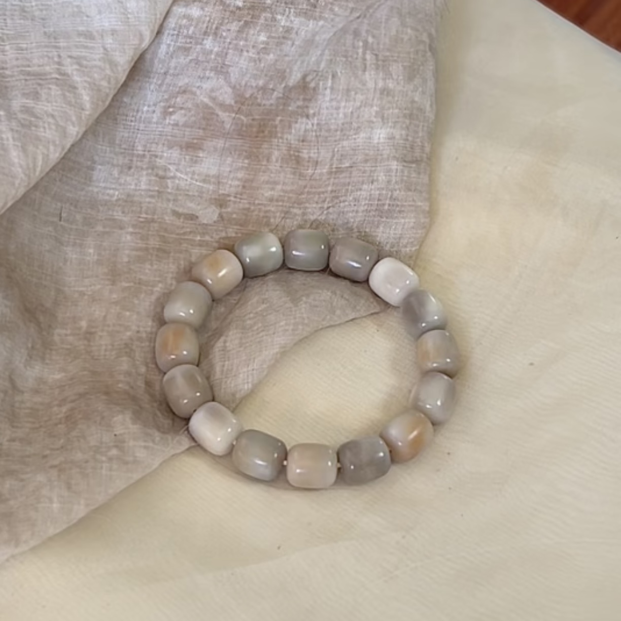 Decorative Bodhi beads bracelet beige